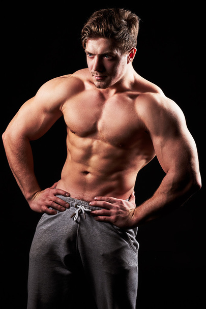 Sexy muscular fitness man - 写真・画像