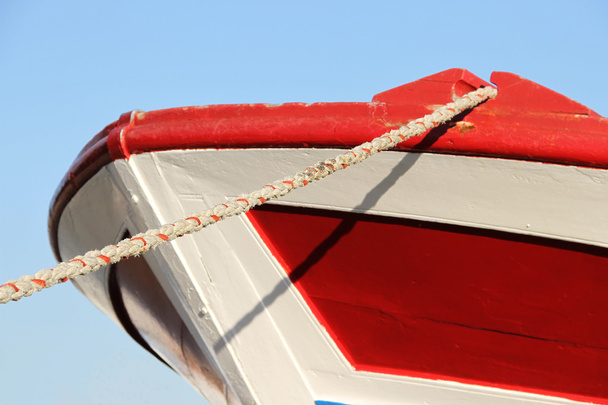 Vörös és fehér hajó orr - Fotó, kép
