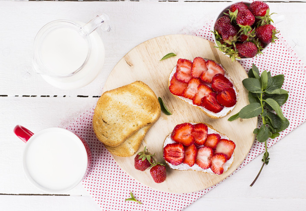 Sandwich with strawberry, fried bread, strawberry, milk in jug a - Фото, зображення