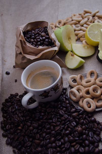 хороша їжа гаряча їжа і гаряча чашка кави
 - Фото, зображення