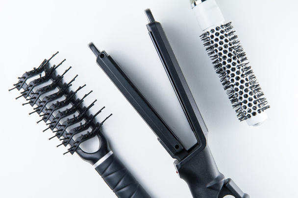 Elektrikli Saç Düzleştirici fırça rulo ve tarak. - Fotoğraf, Görsel