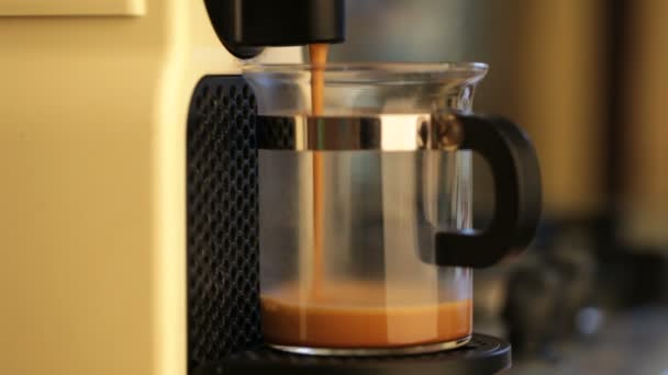 Vaření kávy espreso kávovar - Záběry, video