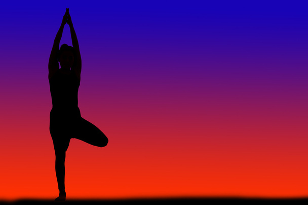 donna che pratica yoga - Foto, immagini