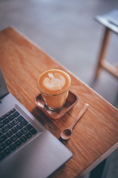 how to make coffee latte art in vintage color tone - Фото, изображение