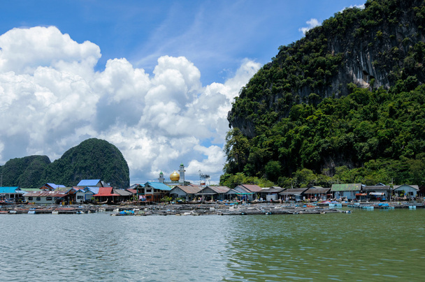 Πλωτά μουσουλμάνων χωριό. Panyee νησί Koh Phang Nga Bay κοντά σε Krabi και Πουκέτ. Ταϊλάνδη. - Φωτογραφία, εικόνα