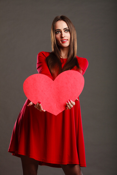 Girl holding red heart love sign - Foto, imagen