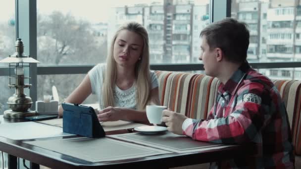 A pár nem a selfie kávézóban - Felvétel, videó