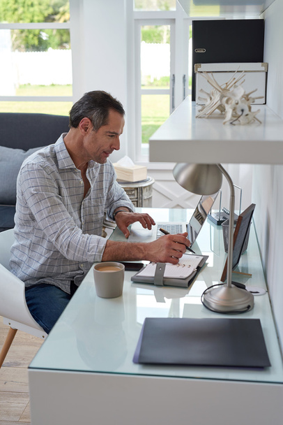 business man working at home - Foto, imagen