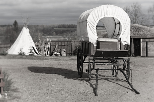 Wagon et wigwam, noir et blanc photo
 - Photo, image