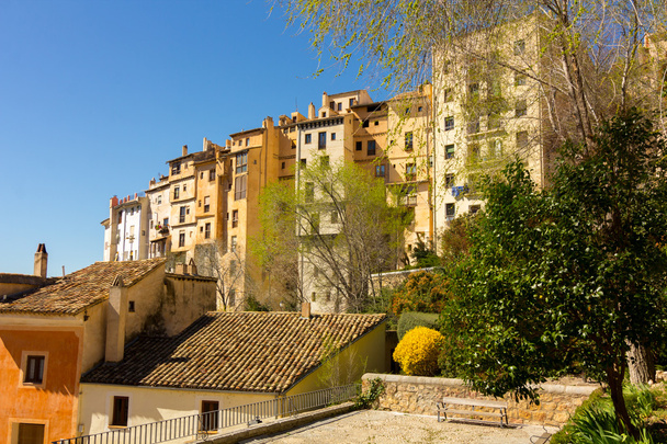 Типичные дома на краю города Куэнка, Испания
 - Фото, изображение