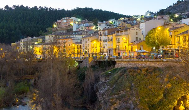 Häuser Nacht entlang der Klippe Cuenca, Spanien - Foto, Bild