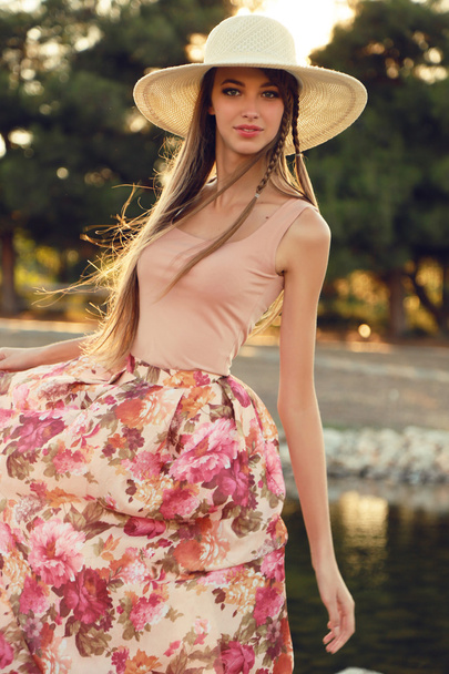 beautiful young woman in elegant dress - Fotografie, Obrázek