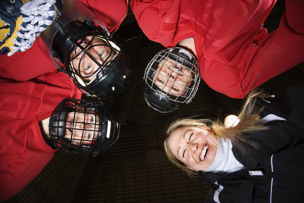 Women hockey player huddle. - Zdjęcie, obraz
