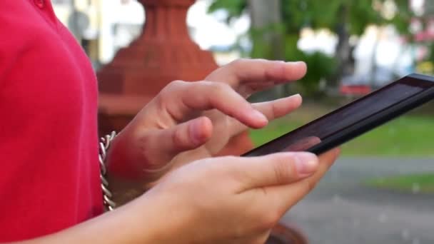 Female Hands Using Digital Tablet PC Outdoors in Park. - Filmmaterial, Video
