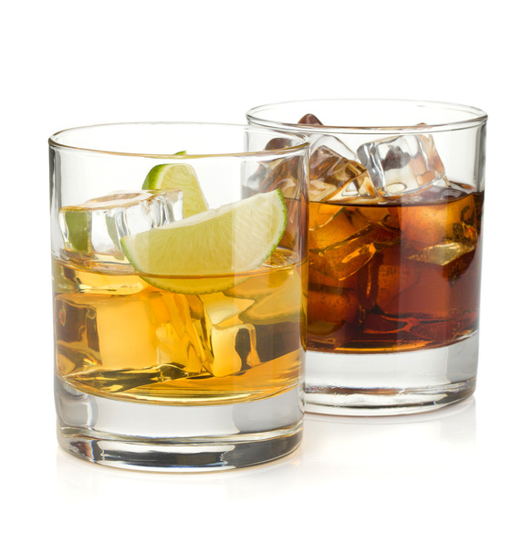 Cócteles de whisky y cola
 - Foto, Imagen