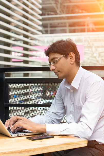 indian man with computer - Фото, изображение