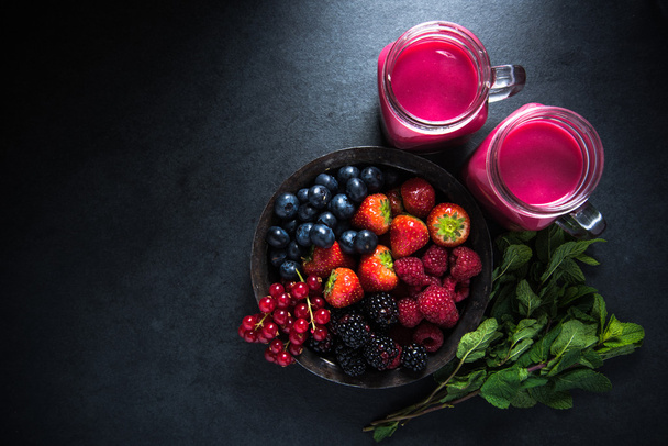 Antioxidante todas las bayas batido de frutas
 - Foto, Imagen
