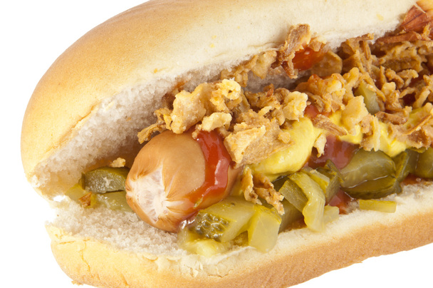 Hot Dog mit Zwiebeln und Gurken - Foto, Bild