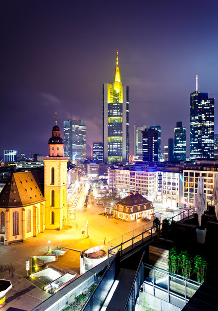 Франкфурт-на-downtown вночі - Фото, зображення