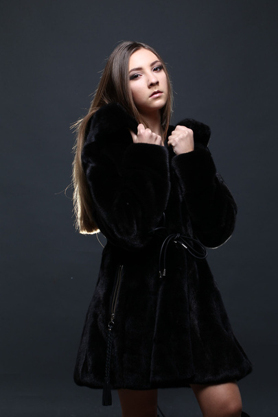 Portrait of a seductive lady in fur coat - Valokuva, kuva