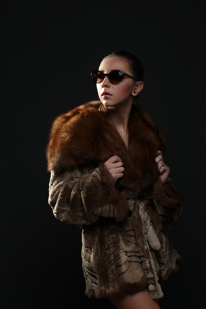 Portrait of a seductive lady in fur coat - Φωτογραφία, εικόνα