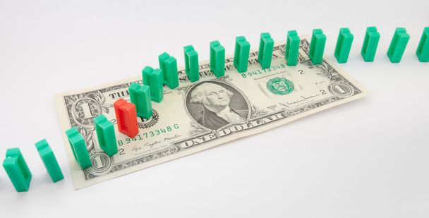 dominó en dólar
 - Foto, Imagen