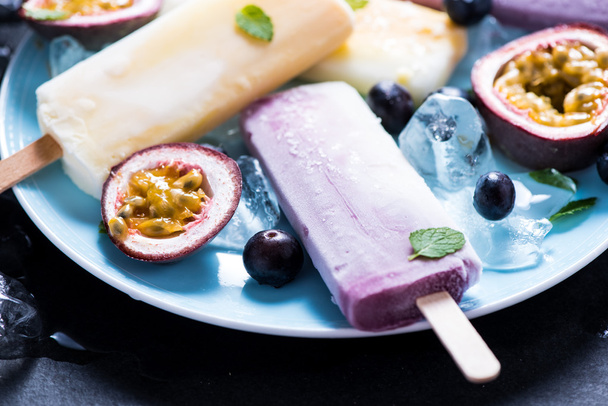 Sağlıklı serinletici snack, meyveli buzlu şeker - Fotoğraf, Görsel