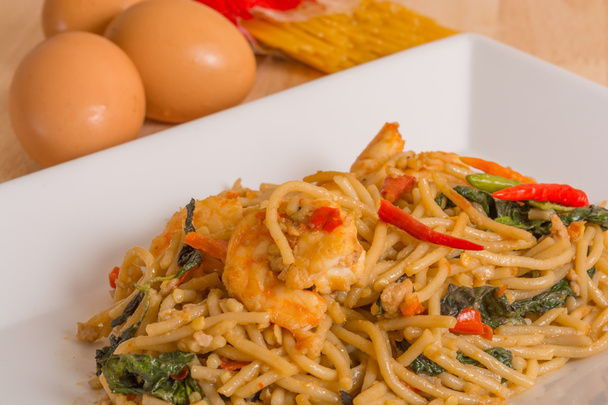 Fűszeres garnéla és a tenger gyümölcsei spagetti - Fotó, kép