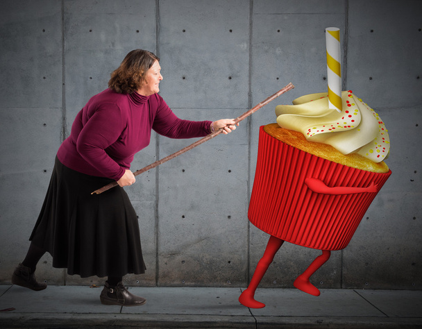 Kövér nő megüt egy cupcake - Fotó, kép