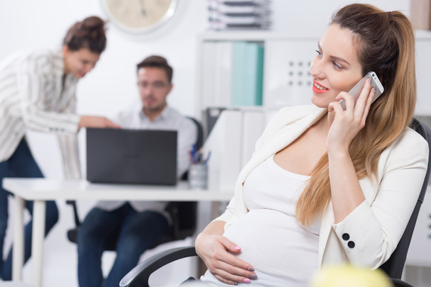 Woman working during pregnancy - Foto, imagen