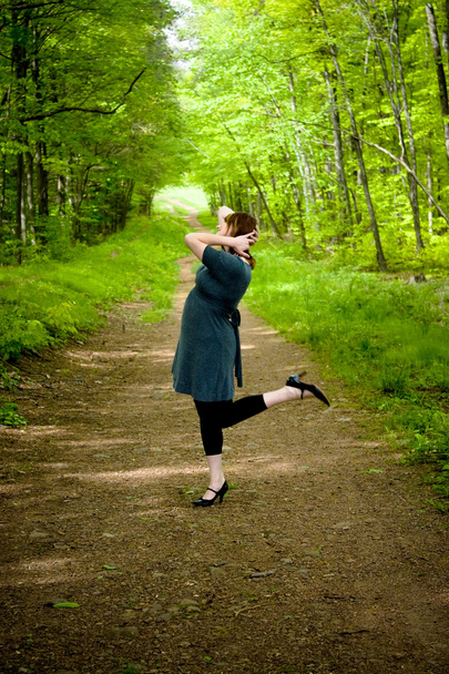 Танці в лісі - Фото, зображення