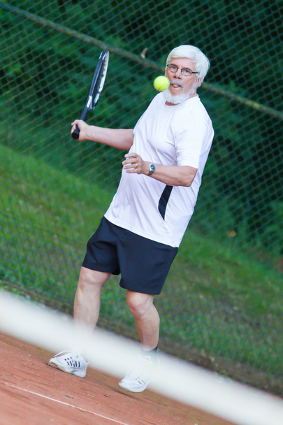 Senior man playing tennis - Zdjęcie, obraz