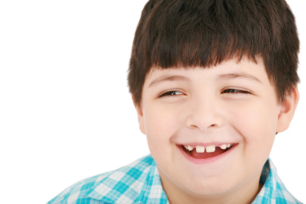 Closeup portret van schattige kleine jongen lachen - Foto, afbeelding