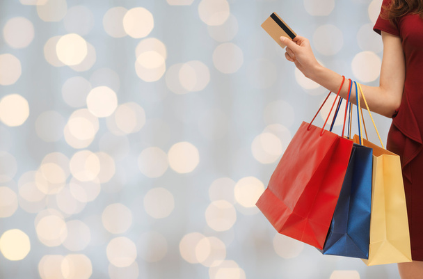 close up of woman with shopping bags and bank card - Foto, afbeelding