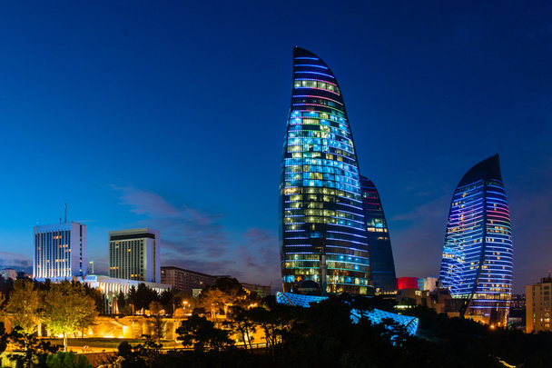 Torres de Chama são novos arranha-céus em Baku, Azerbaijão
 - Foto, Imagem