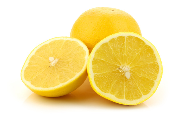 gele grapefruit en een verlaging van één - Foto, afbeelding