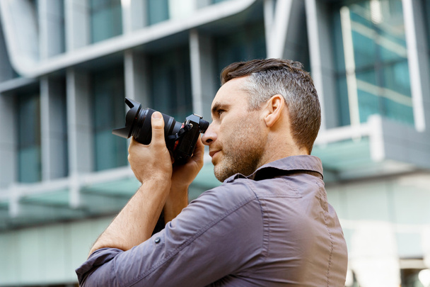 Male photographer taking picture - Fotoğraf, Görsel
