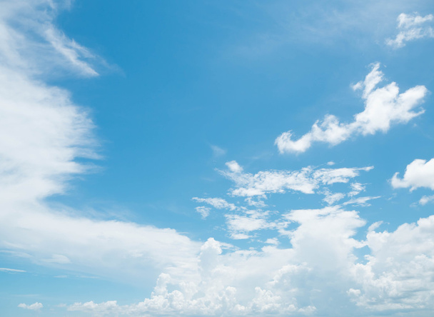 kirkas sininen taivas valkoinen pilvi
 - Valokuva, kuva