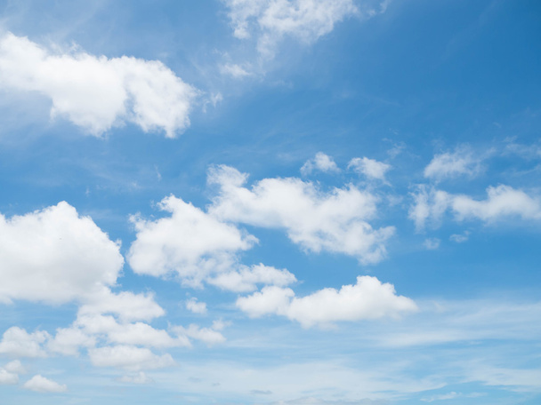 Γαλάζιο με λευκό σύννεφο - Φωτογραφία, εικόνα