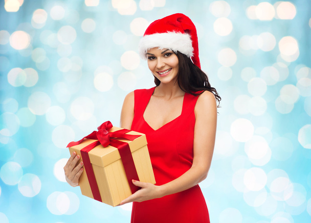 beautiful sexy woman in santa hat with gift box - Zdjęcie, obraz