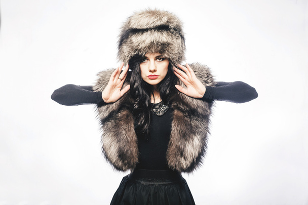 Portrait of a fresh beautiful fashion winter mod - Foto, Imagen