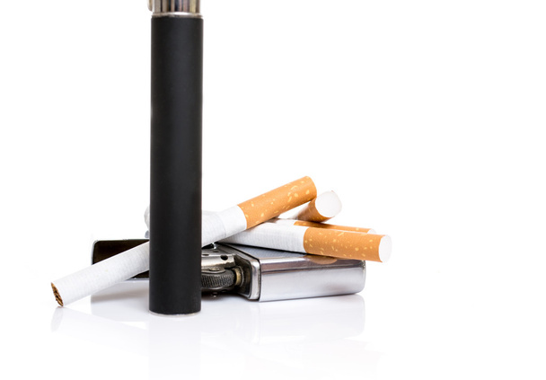cigarettes et briquet
 - Photo, image