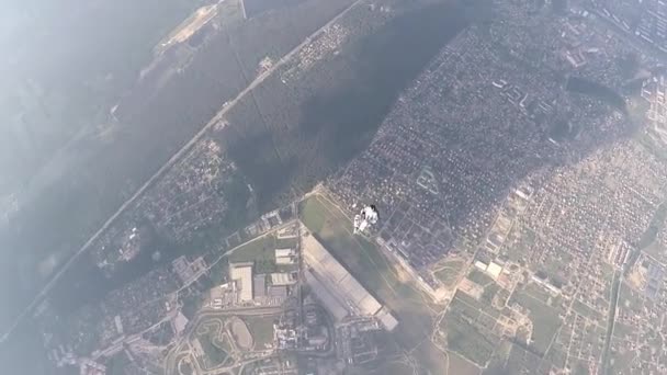 Skydiver em curso acelerado de queda livre
 - Filmagem, Vídeo