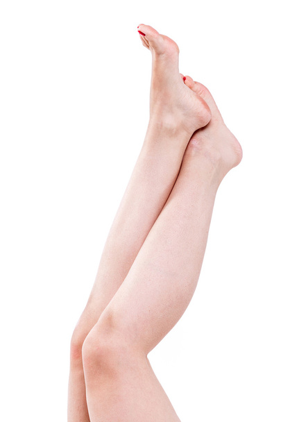 pelle secca disidratata sui talloni dei piedi femminili con calli
 - Foto, immagini