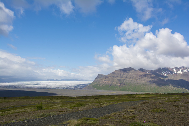 İzlanda'daki dağ manzarası. Skaftafell Milli Parkı. - Fotoğraf, Görsel