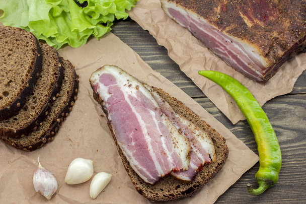 Сэндвич с колбасой
 - Фото, изображение
