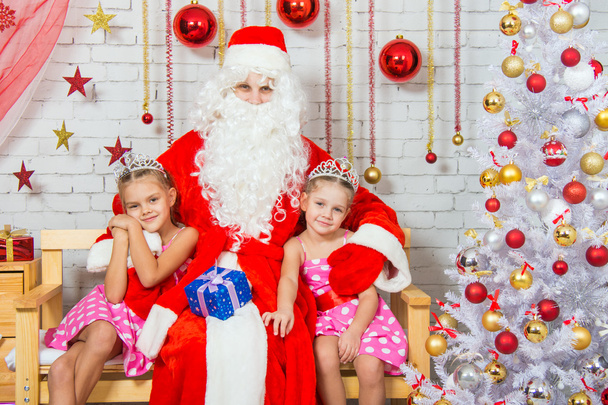 Santa Claus hugging two girls sisters - Φωτογραφία, εικόνα