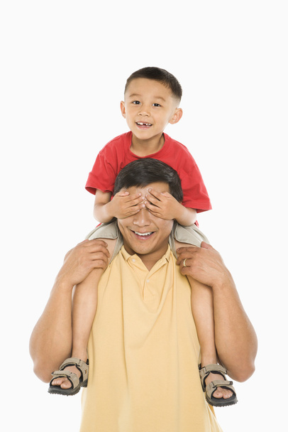 Boy on dad's shoulders. - Fotografie, Obrázek