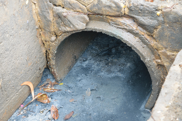 下水管の清掃作業 - 写真・画像