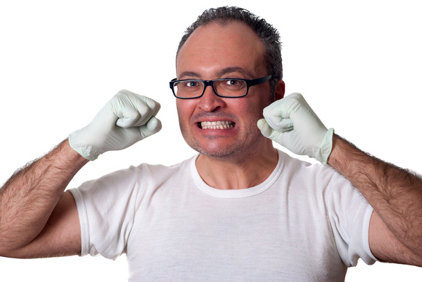Брюнетка чоловік у білих рукавичках сорочка окулярів, дивлячись на камеру - Фото, зображення